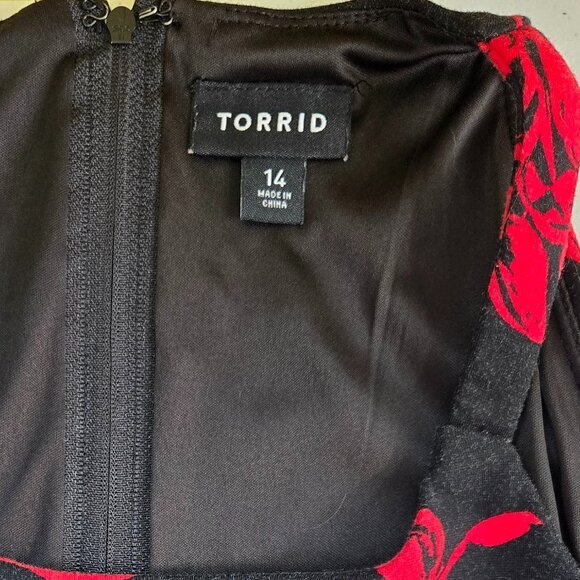76-16 Torrid Black & Red Rose Halter Neck Knee length Skater Dress Size 14 - Picture 8 of 10